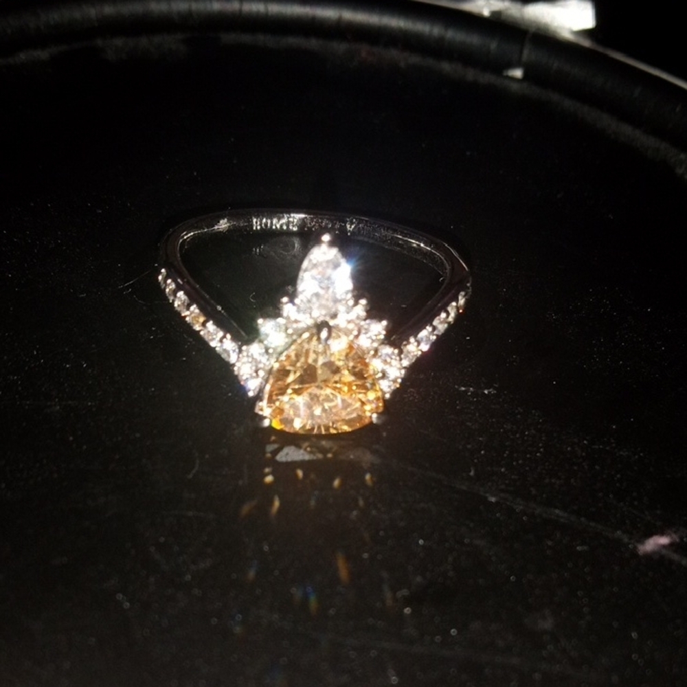 Elegant Gold and Silver Women's Ring